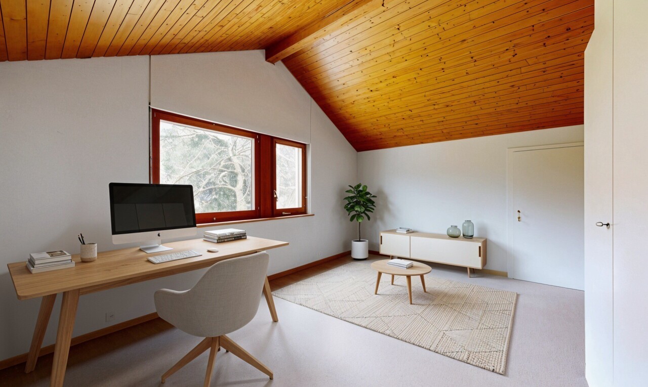 bureau avec plafond en bois, wood ceiling, inside property, télévision, et lumière naturelle