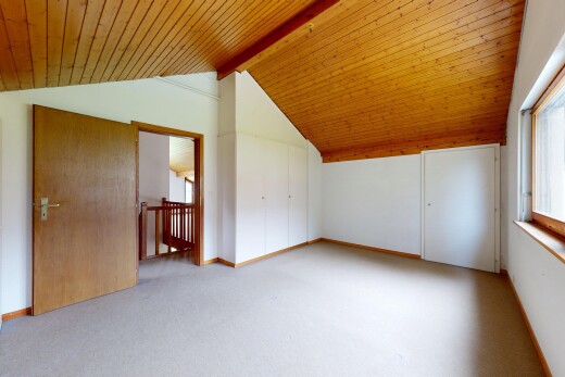 leerer raum mit wood ceiling, holzdecke, carpet, teppich, und drywall