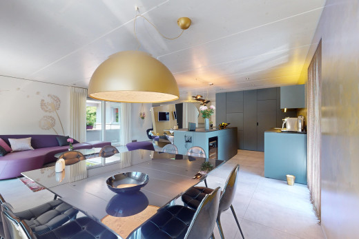 wohn- / esszimmer mit fliesenboden und natürliches licht