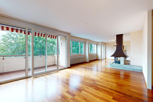 leerer raum mit parkettboden, kühler, und natürliches licht