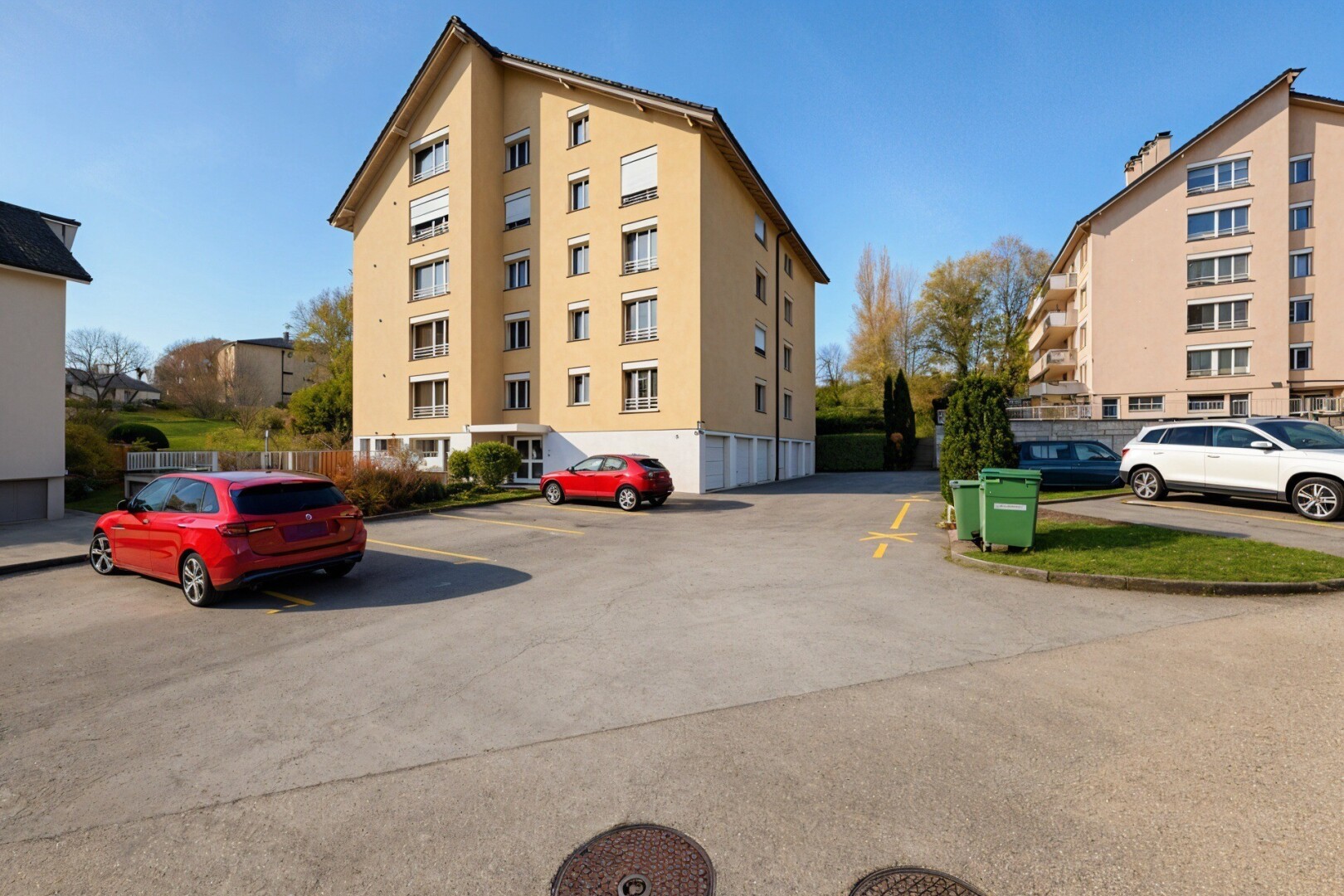 view of apartment building / complex featuring uncovered parking