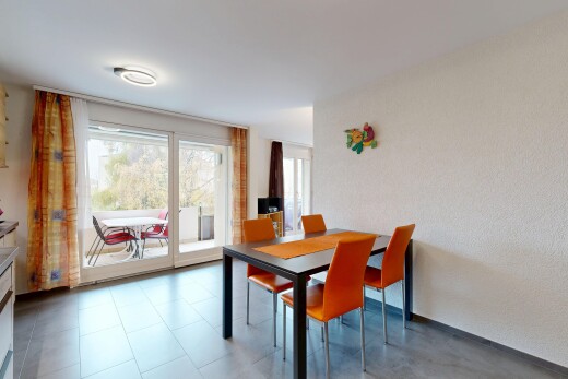 salle à manger avec natural light, lumière naturelle, inside property, textured wall, et mur texturé