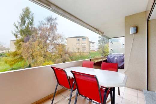 terrasse avec overcast, from property, coin repas extérieur, gril, et balcon