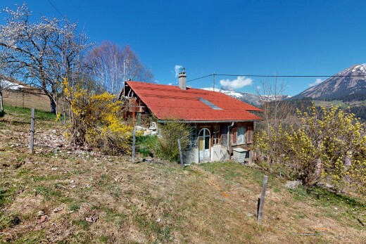 façade avec day time, property visible, vue sur la montagne, et mountain view