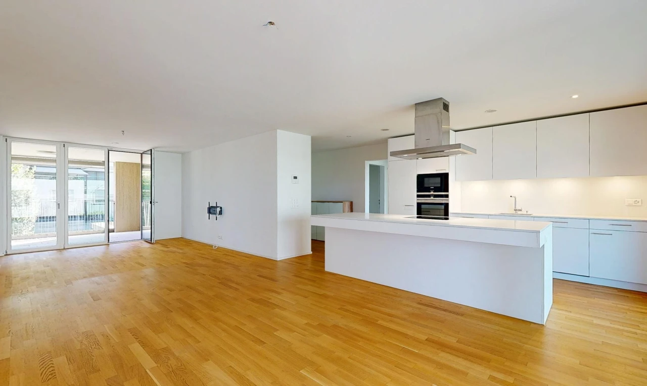 cuisine avec hotte, light countertops, plans de travail, opens to living area, et ouvert sur l'espace de vie