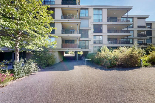extérieur du bâtiment avec apartment complex view, vue sur le complexe d'appartements, from community, et day time