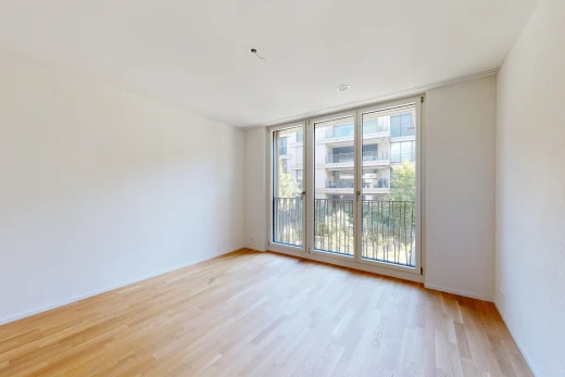pièce vide avec inside property, cloison sèche, drywall, sol en finition bois, et wood finish floor
