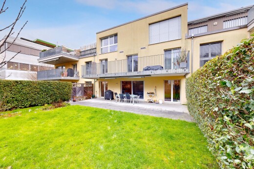 außenansicht mit stuckverkleidung, rasen, day time, terrasse, und balkon