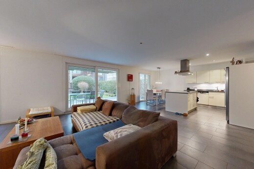 wohn- / esszimmer mit natürliches licht, natural light, inside property, l-förmige küche, und gipskartonwand