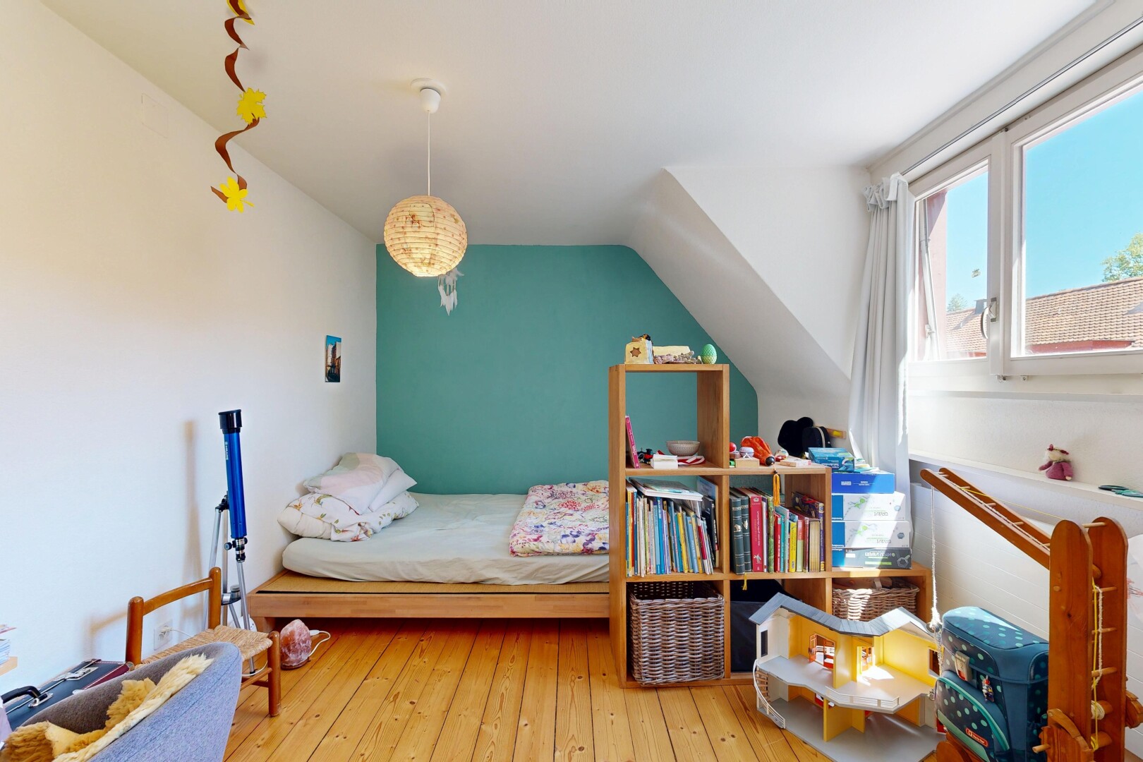 room with hanging light fixtures, light wood finished floors, and lofted ceiling
