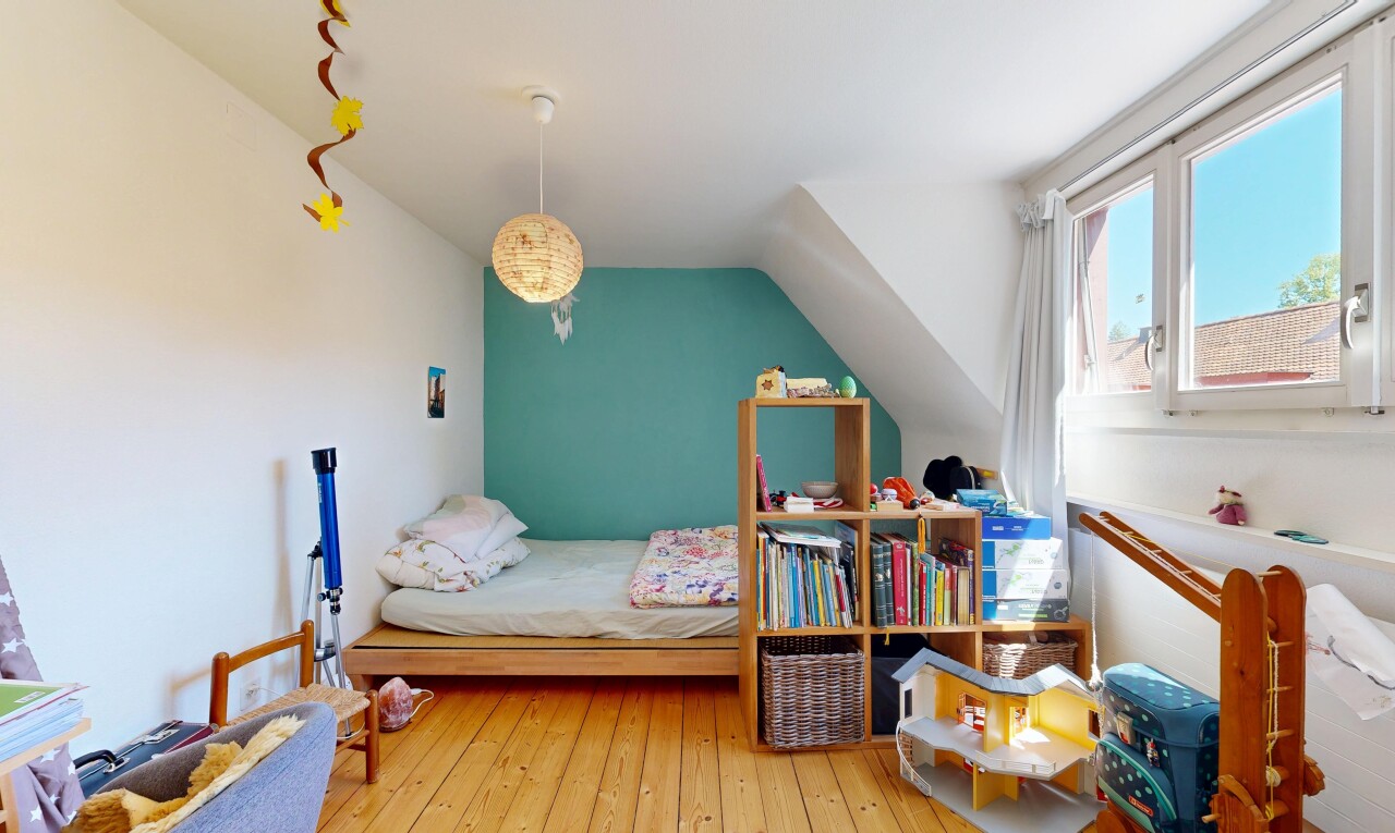 room with hanging light fixtures, light wood finished floors, and lofted ceiling