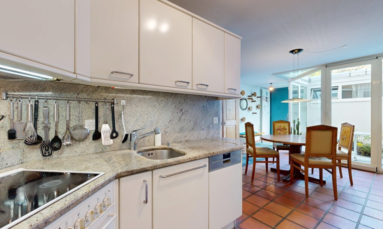 küche mit light countertops, natural light, natürliches licht, ofen, und herd