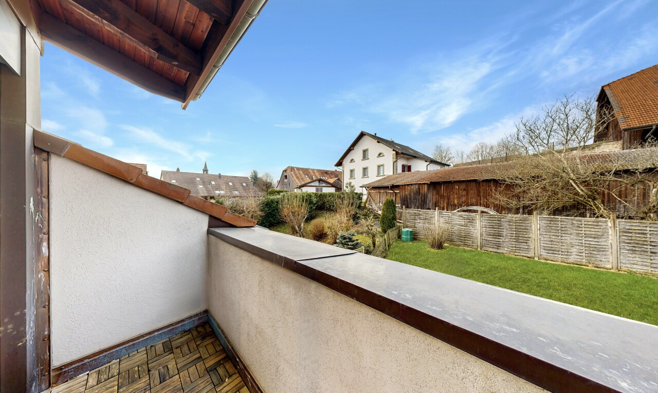 balkon mit from property, balkon, und day time