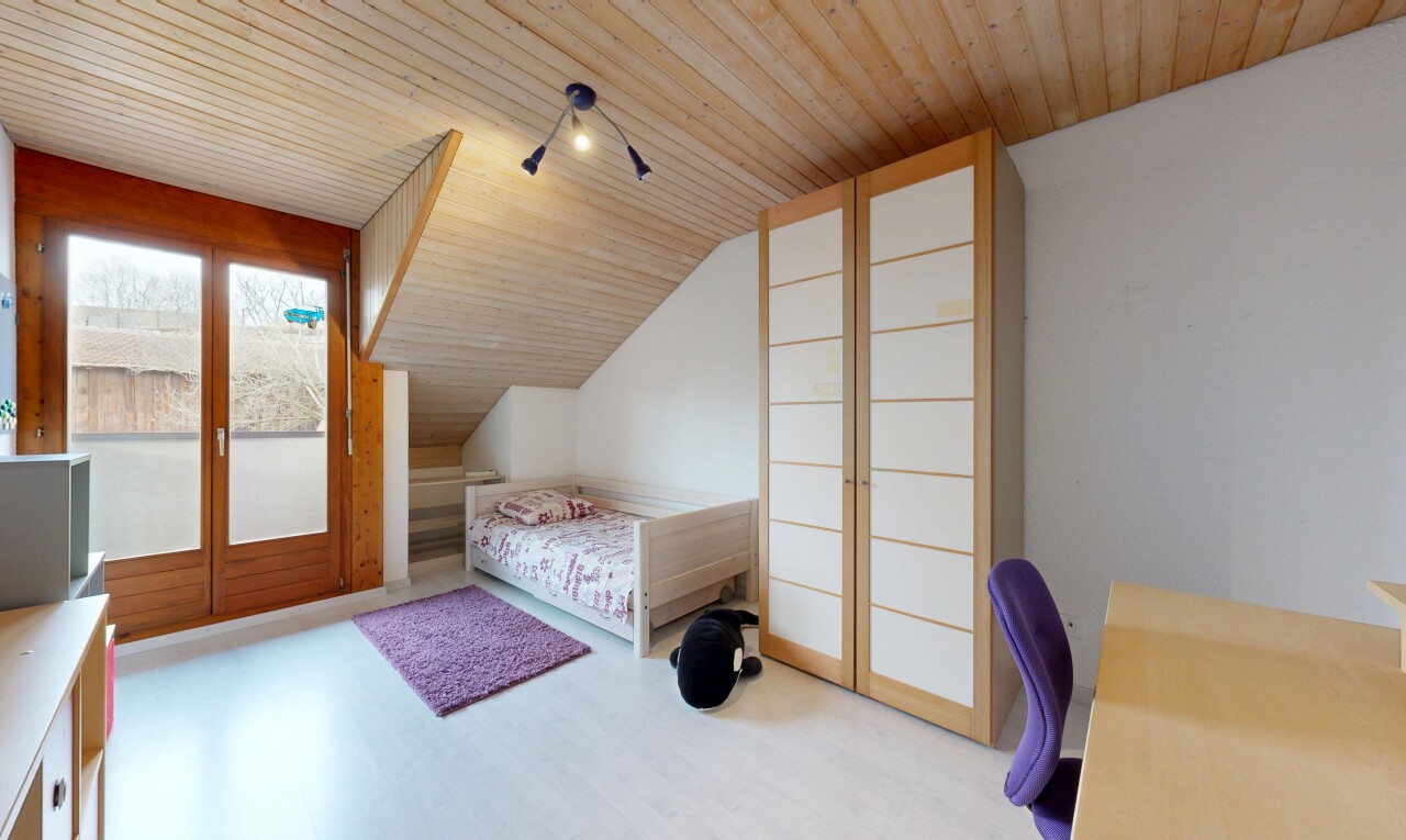 zimmer / schlafzimmer mit wood ceiling, holzdecke, vaulted ceiling, dachschräge, und inside property