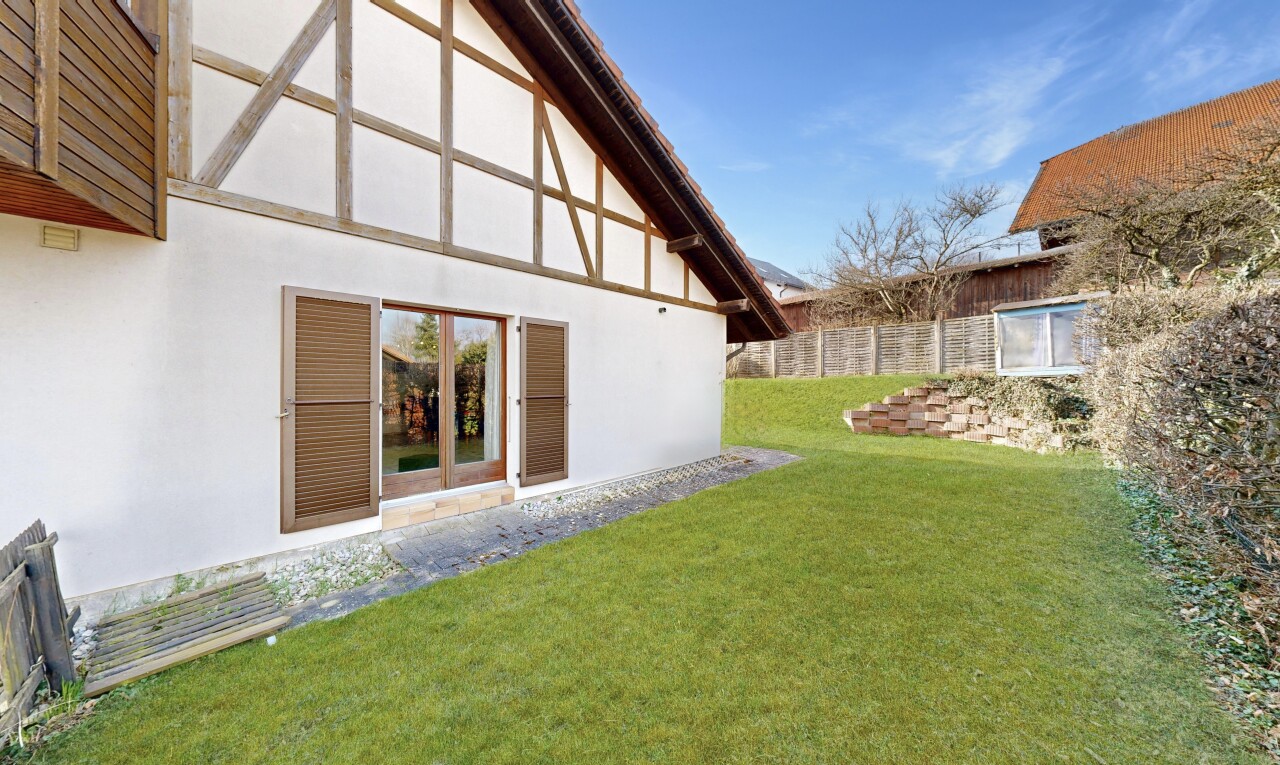 außenansicht mit rasen, stuckverkleidung, from property, day time, und zaun