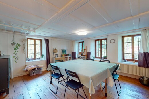 salle à manger avec wood finish floor, sol en finition bois, natural light, lumière naturelle, et inside property