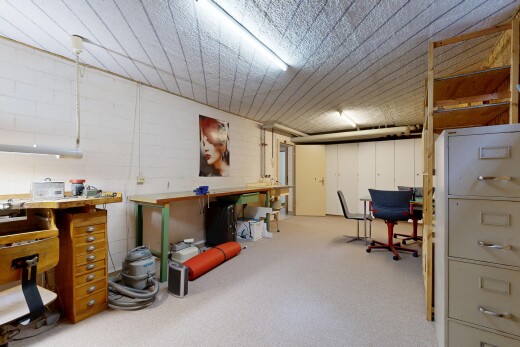 büro mit inside property, concrete block wall, betonblockwand, werkstatt, und keller