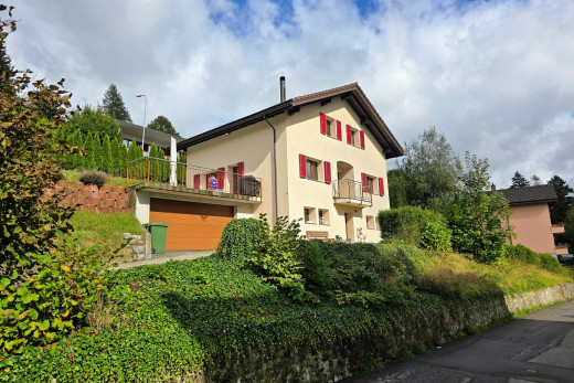außenansicht mit balkon