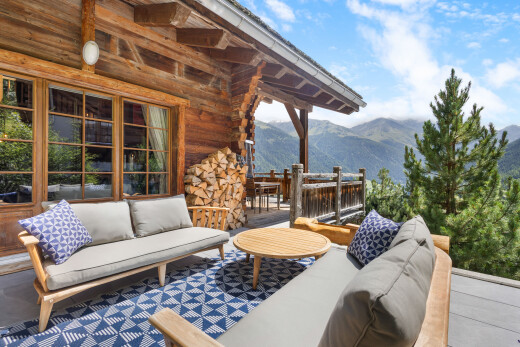 terrasse avec vue sur la montagne, mountain view, espace de vie extérieur, et day time