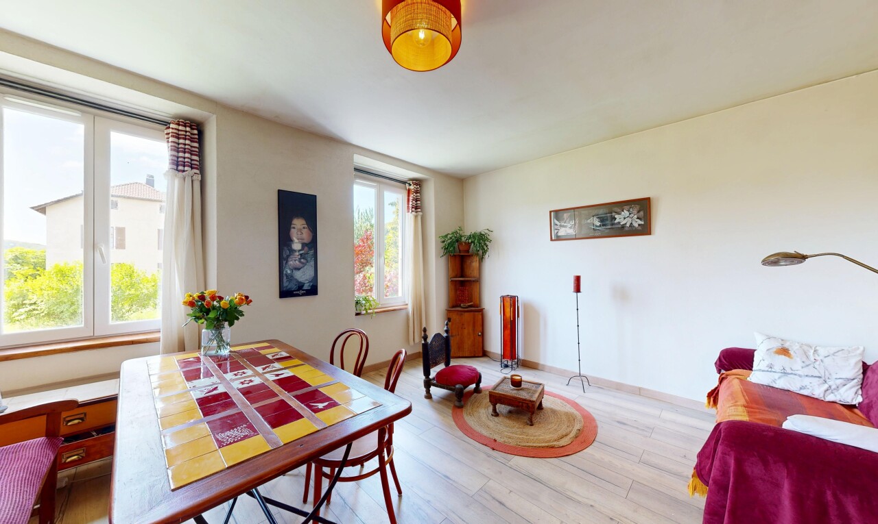 salle à manger avec lumière naturelle, natural light, inside property, cloison sèche, et drywall