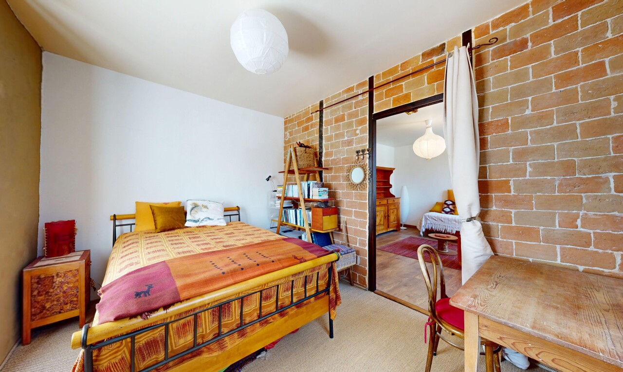 chambre avec carpet, moquette, inside property, drywall, et cloison sèche