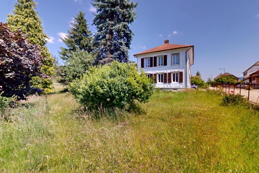 façade avec cheminée, day time, property visible, et clôture