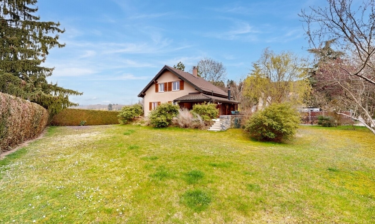 A spacious detached house in a peaceful location in Cugy
