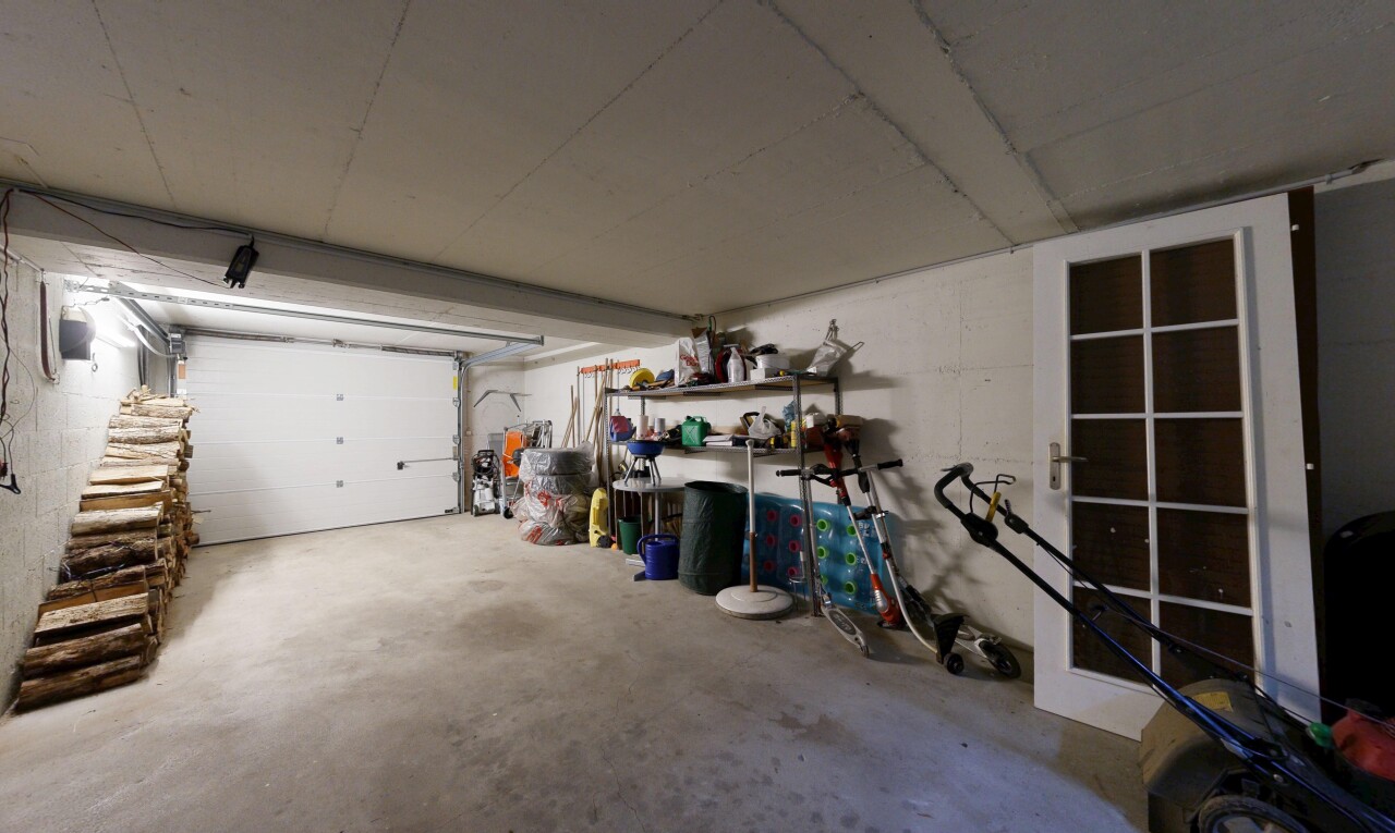 parking avec inside property