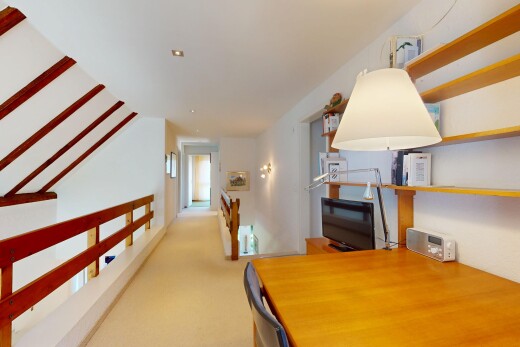 innenraum mit gipskartonwand, teppich, und fernseher