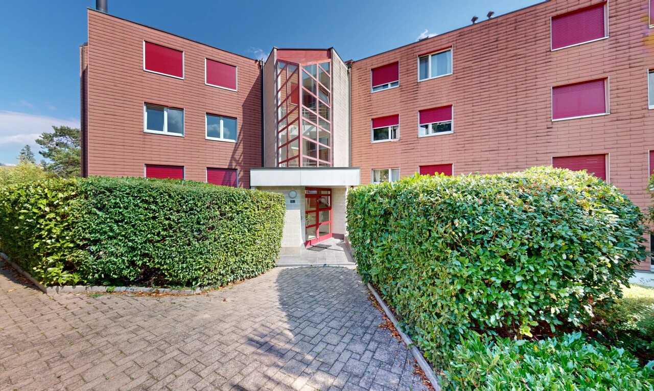 extérieur du bâtiment avec property visible, day time, vue sur le complexe d'appartements, et apartment complex view