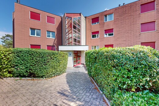 extérieur du bâtiment avec property visible, day time, vue sur le complexe d'appartements, et apartment complex view