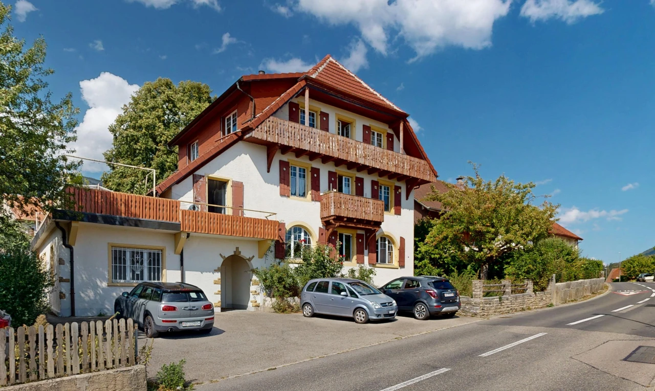 façade avec day time et toit en tuiles