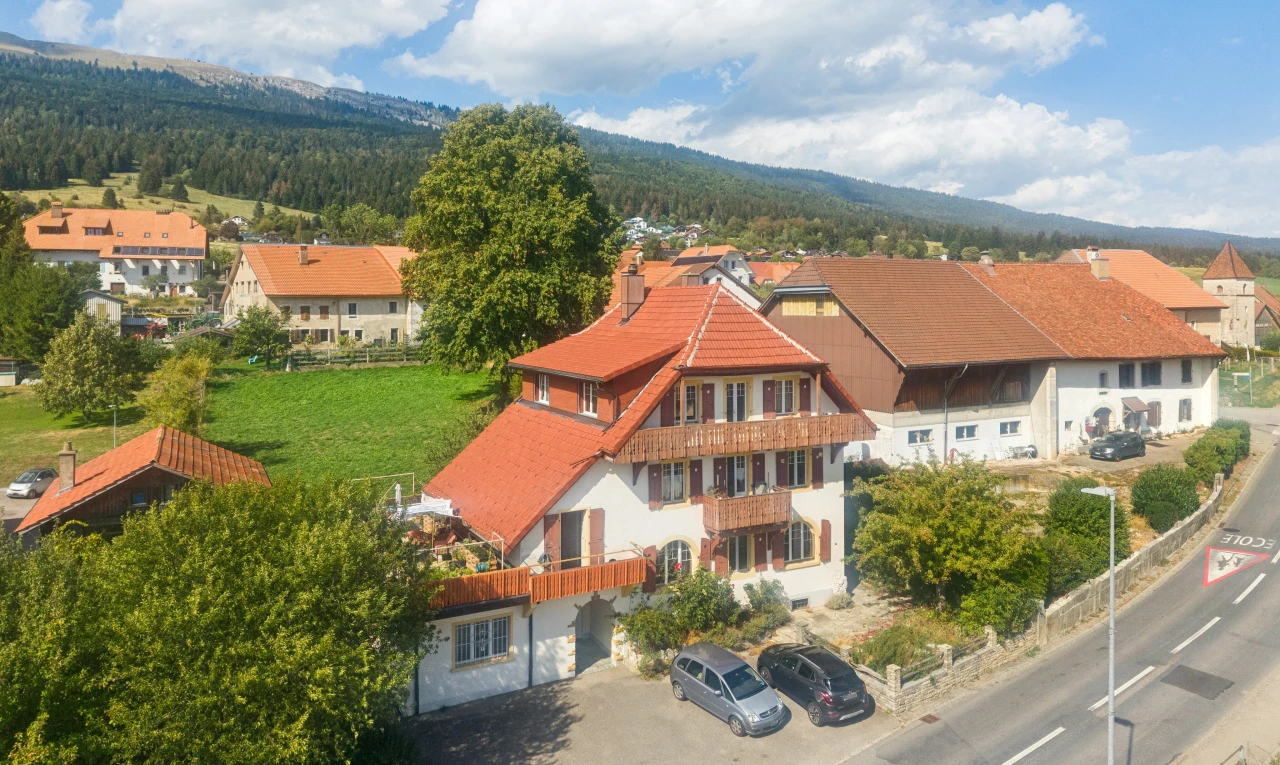 façade avec day time et drone view