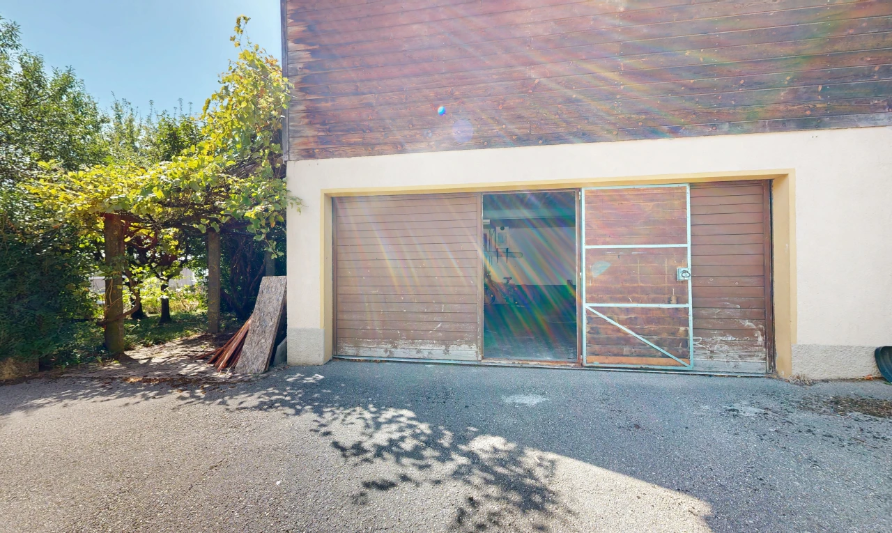façade avec bardage en bois, bardage horizontal, property visible, bardage en stuc, et day time