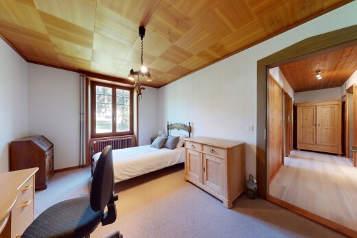 chambre avec plafond en bois, wood ceiling, espace bureau, cloison sèche, et drywall