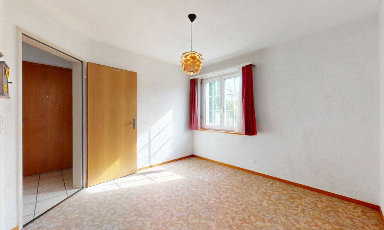 pièce vide avec natural light, lumière naturelle, inside property, drywall, et cloison sèche