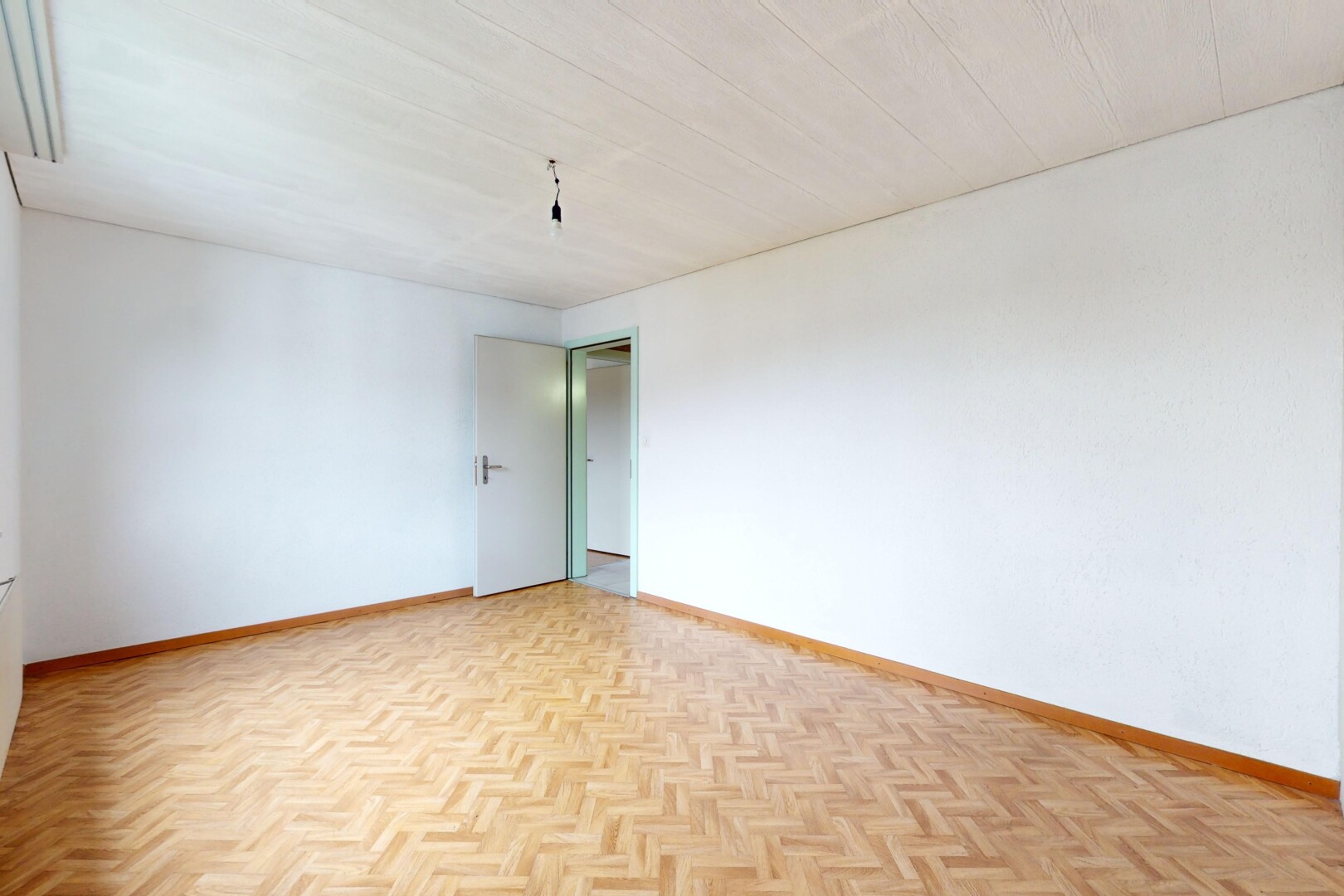 pièce vide avec parquet