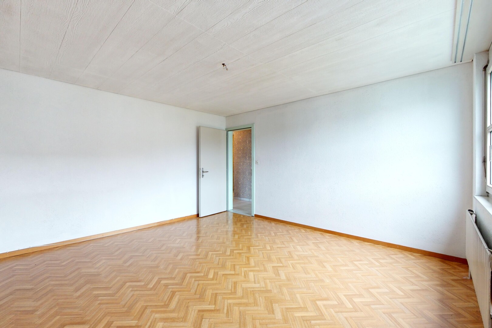 pièce vide avec parquet
