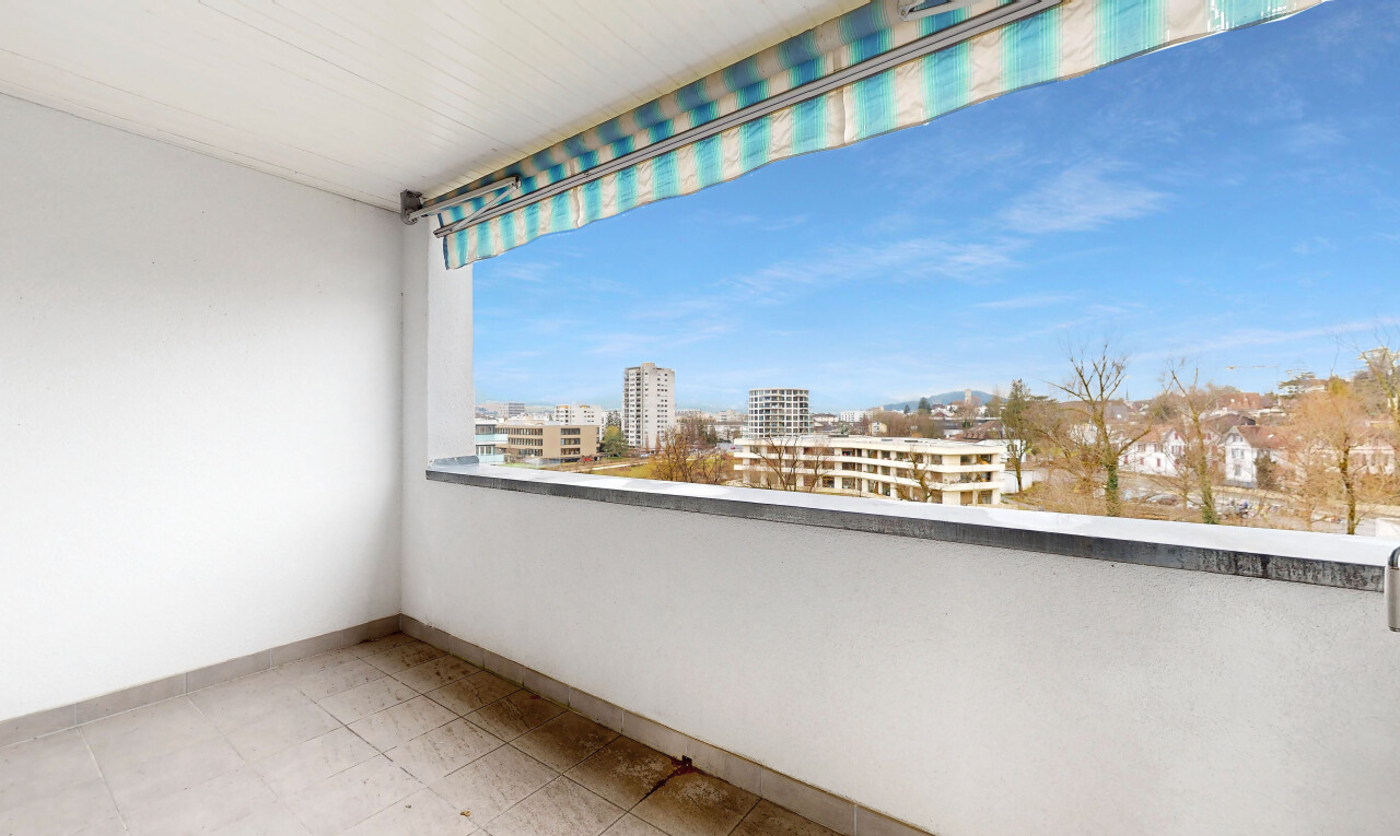 balcon avec balcon et vue sur la ville