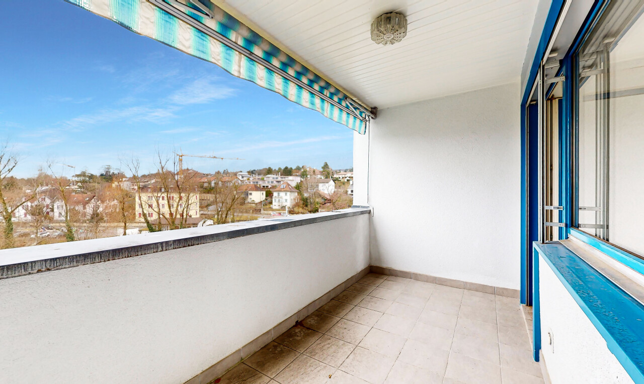balcon avec balcon et vue résidentielle