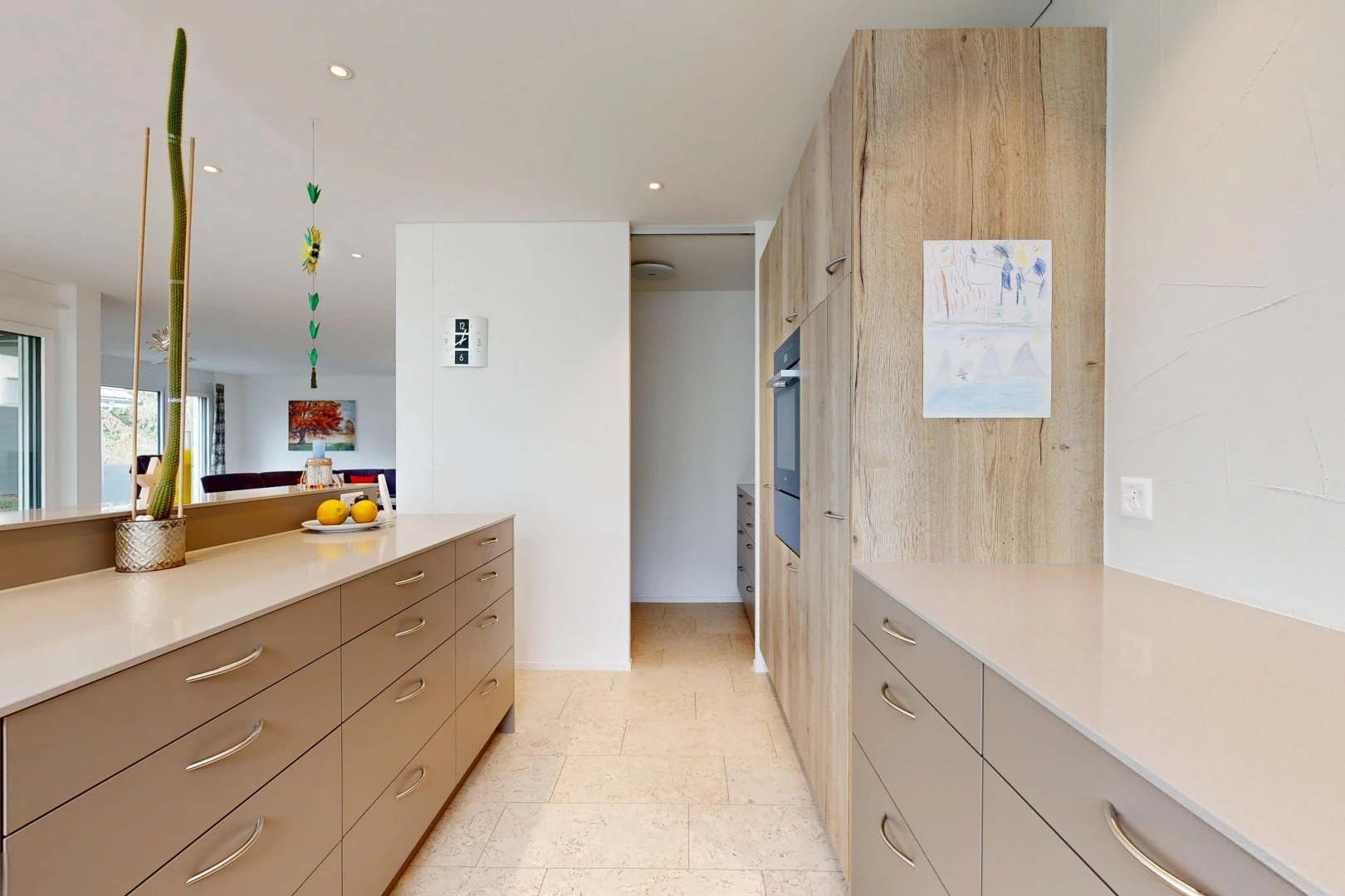 küche mit schränke mit flachen paneelen, flat panel cabinets, light countertops, light floor, und einbauleuchten