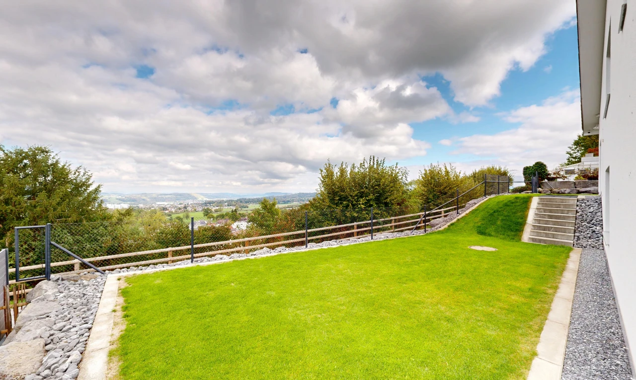 garten mit from property, view focus, zaun, und rasen