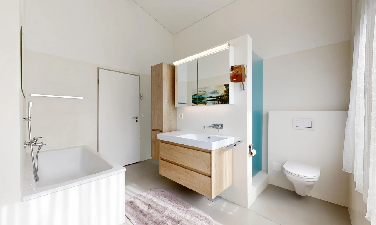 bad mit komplettes badezimmer, bad, schminktisch, spiegel, und high ceiling