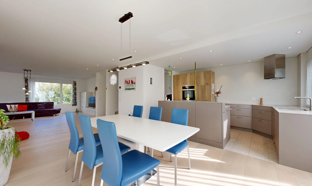 esszimmer mit light floor, einbauleuchten, gipskartonwand, drywall, und inside property