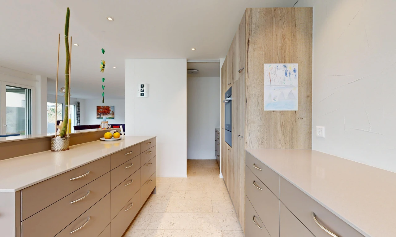 küche mit schränke mit flachen paneelen, flat panel cabinets, light countertops, light floor, und einbauleuchten