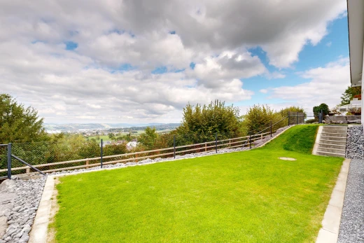 garten mit from property, view focus, zaun, und rasen