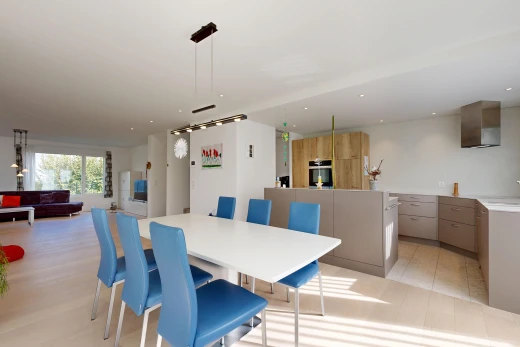 esszimmer mit light floor, einbauleuchten, gipskartonwand, drywall, und inside property