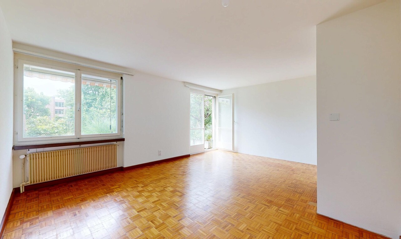leerer raum mit drywall, gipskartonwand, inside property, wood finish floor, und holzfußboden