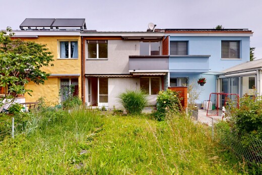 außenansicht mit stuckverkleidung, property visible, und overcast