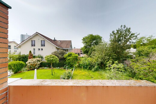 garden featuring a balcony